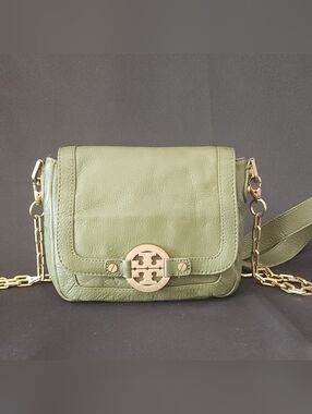 Tory Burch Vintage Amanda Pebbled Leather Crossbody Bag in Olive